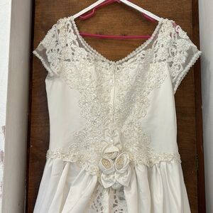 Alfred Angelo, gorgeous short sleeve V-neck wedding dress, excellent condition